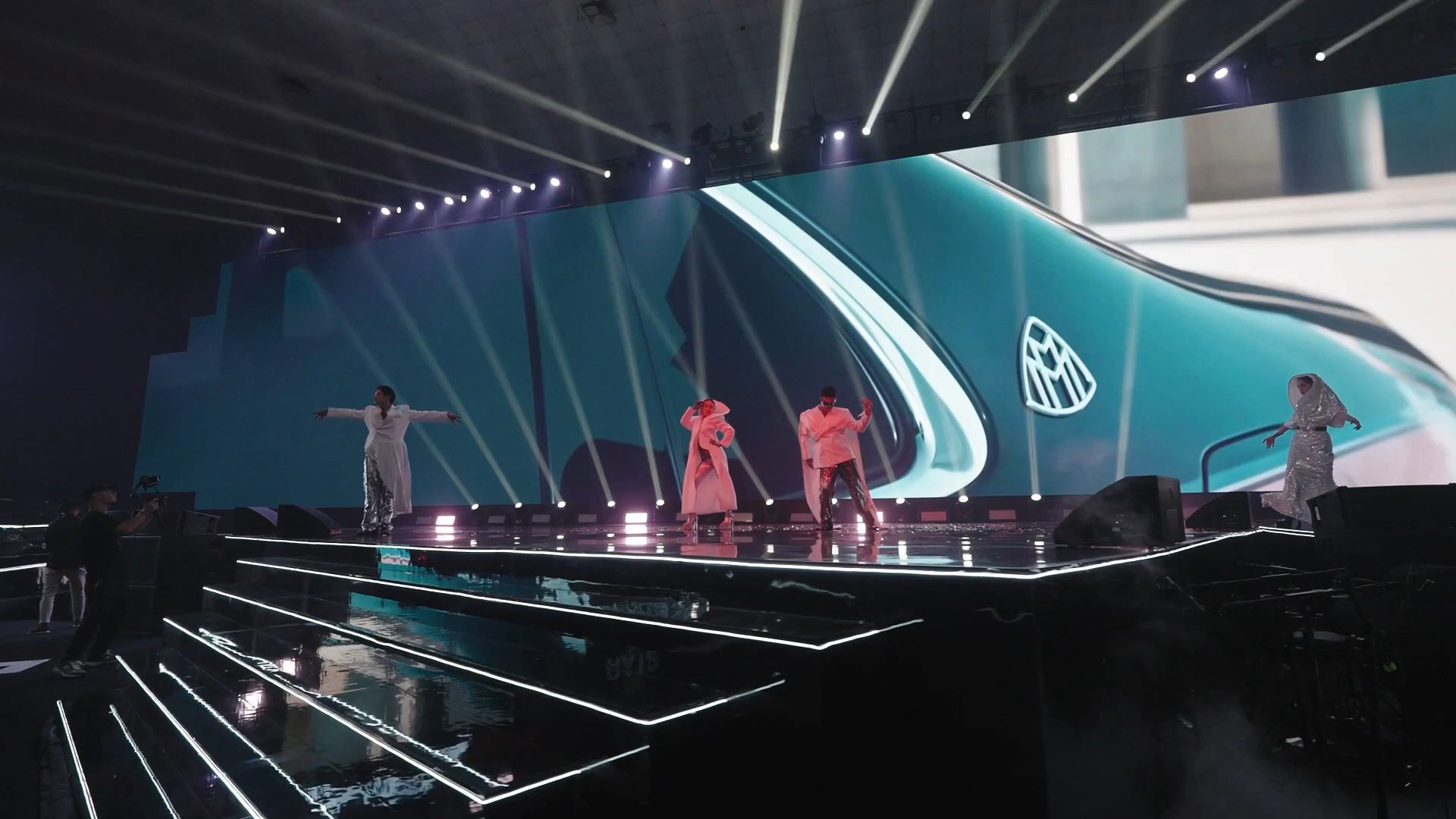 Mercedes Grand Show - The Advange - Full Visual cho phần performance 13p